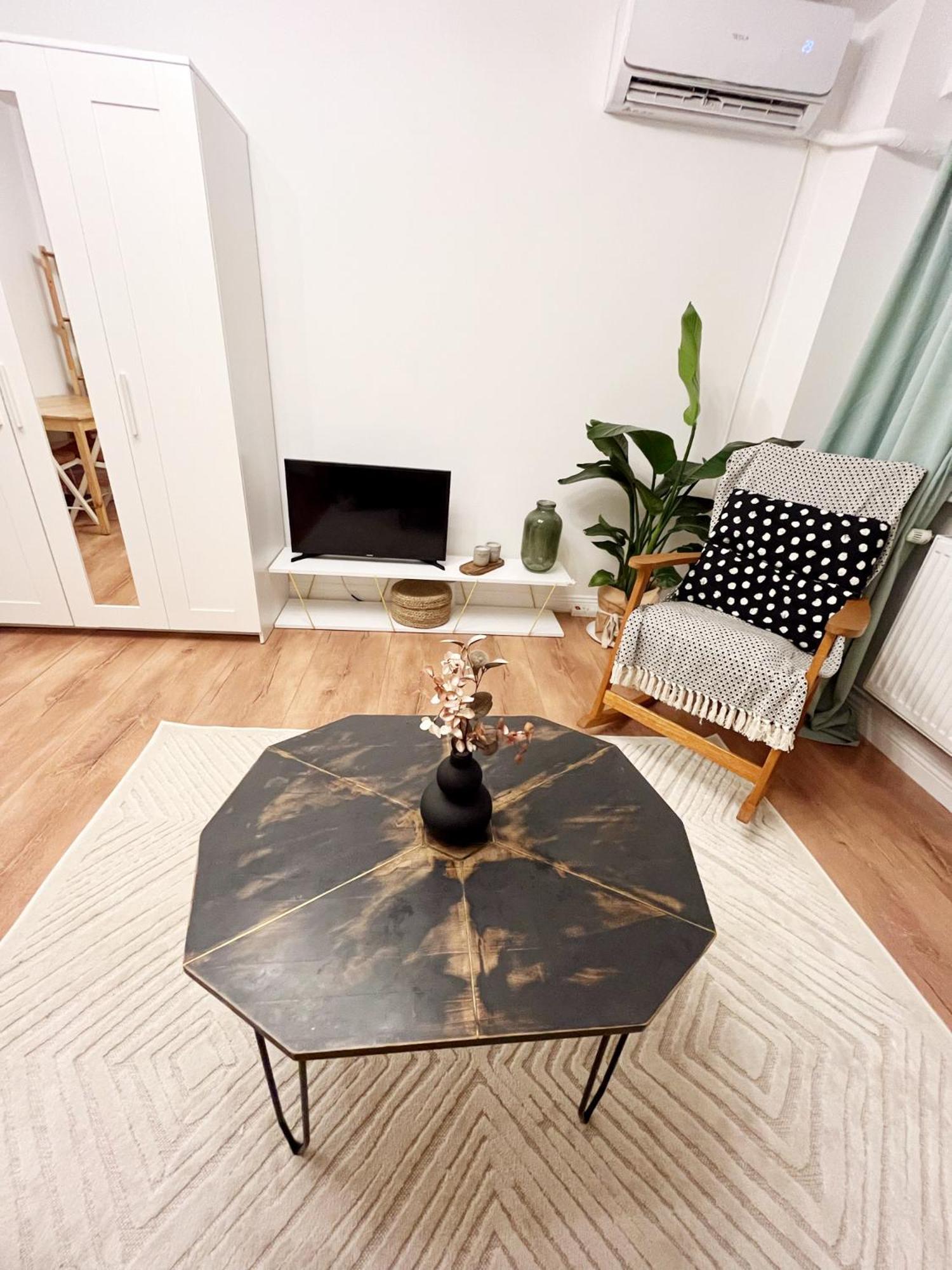 Lola'S Apartament Close To City Center 부쿠레슈티 외부 사진